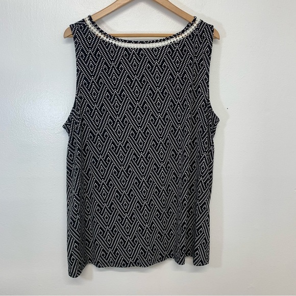 Catherines Anywear Top Woman 2X  Sleeveless Tank Black White Abstract Stretch - Picture 3 of 7